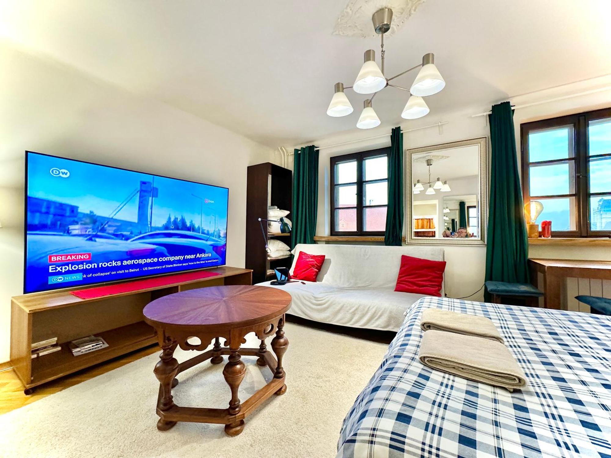 Old Town Best View Wifi 300 Mb/S Huge Screen Netflix Appletv Amazontv Warsaw Ngoại thất bức ảnh